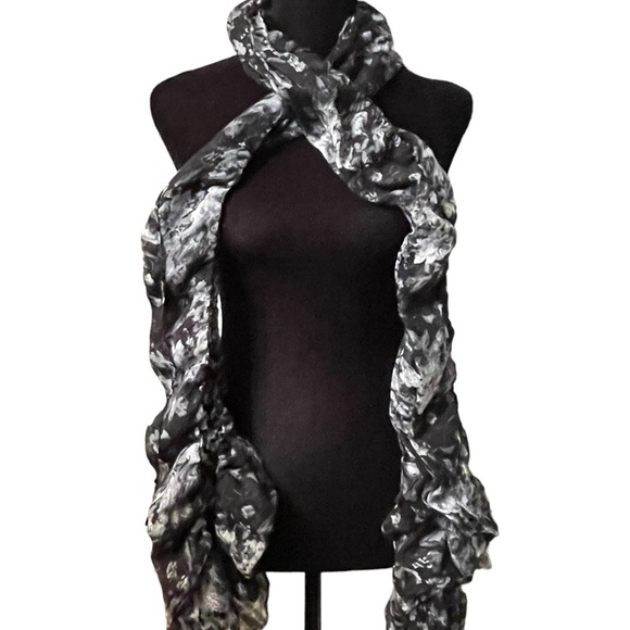 Floral scarf, gathered fabric, black and gray floral - Picture 2 of 7